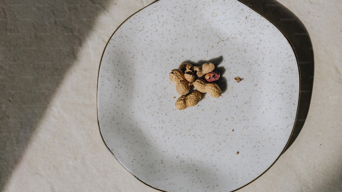 How to Make Homemade Dog Treats (5 Easy Recipes)