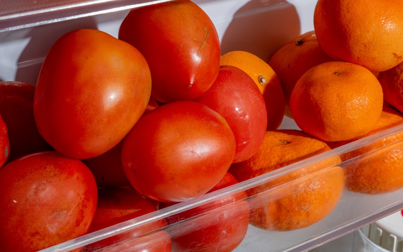 Chart showing ethylene-producing foods on one side and ethylene-sensitive foods on the other